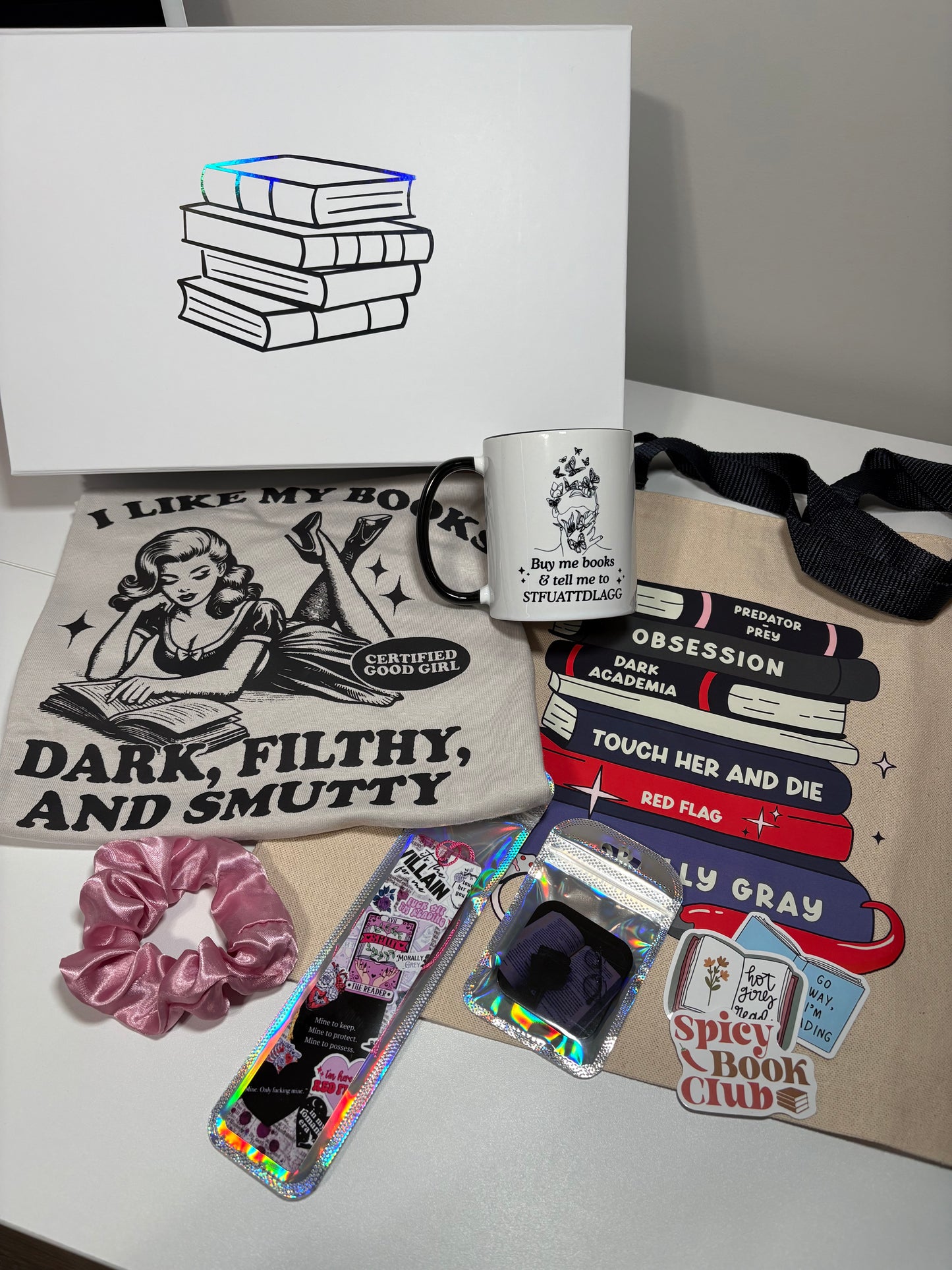BOOK LOVERS MYSTERY BOX