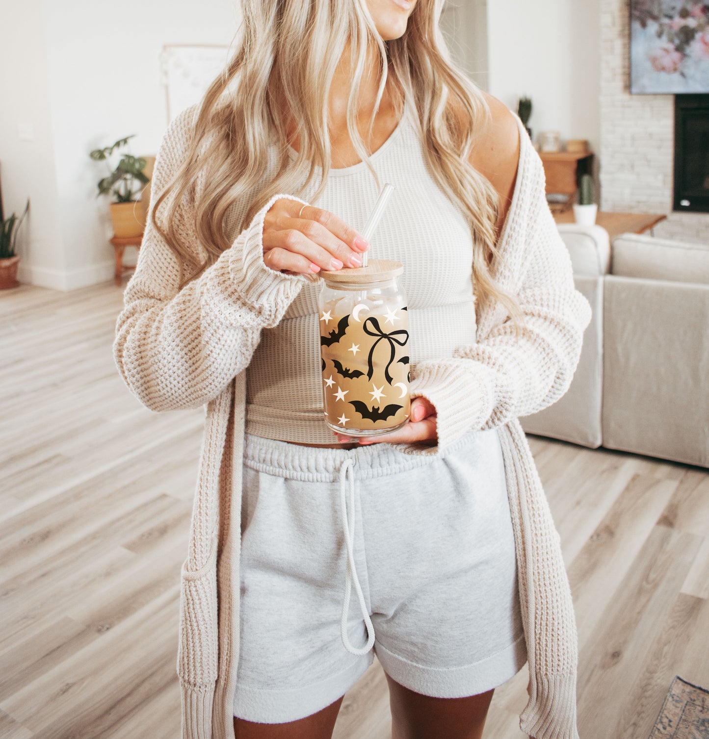 BATS AND BOWS GLASS CUP